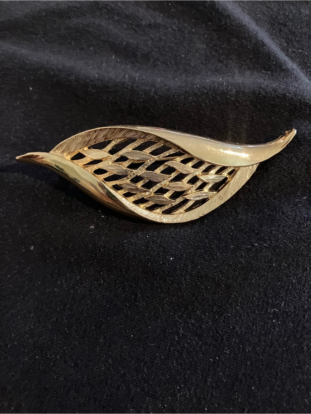 Coro Gold Leaf-Style Brooch